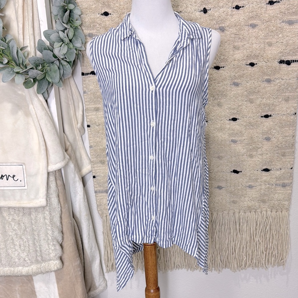 Max Studio Blue and White Asymmetrical sleeveless button down Tunic size XL